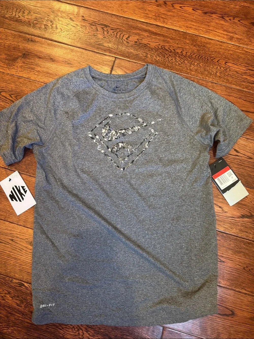 Nike Gray NWT Dri-FIT Short Sleeve Tee with Sunflower seeds baseball design YL